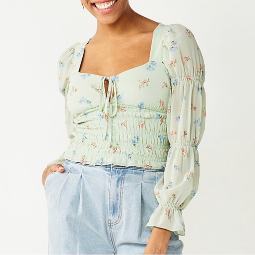 Juniors' SO® Sweetheart Neck
Smocked Blouse in Green XL Brand New with Tags